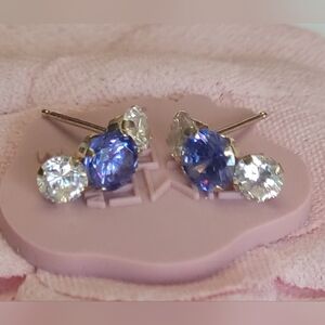 10K Solid Yellow Gold with 3 Stones